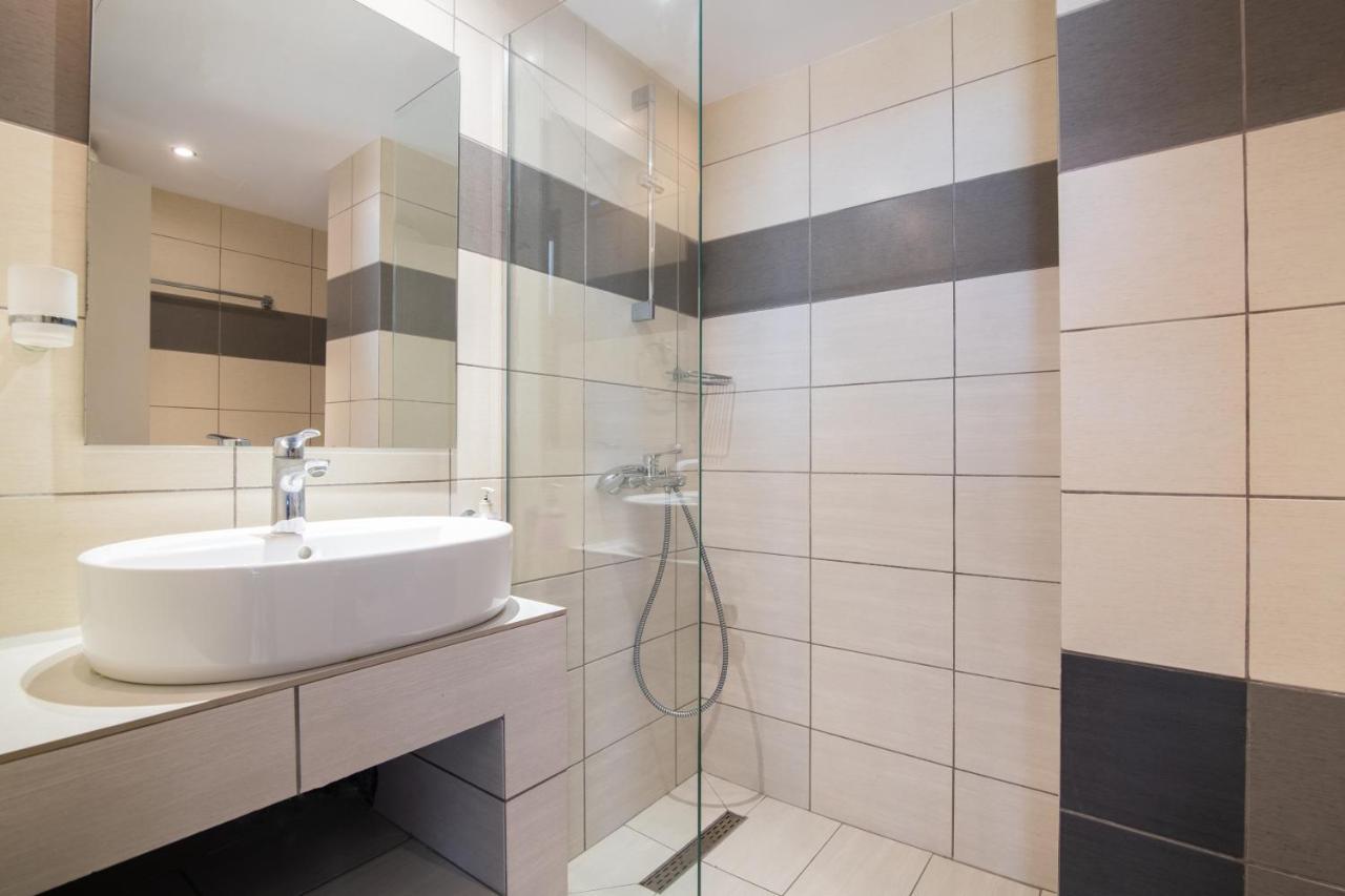 Apartment Phoenix - B2 & B3 *